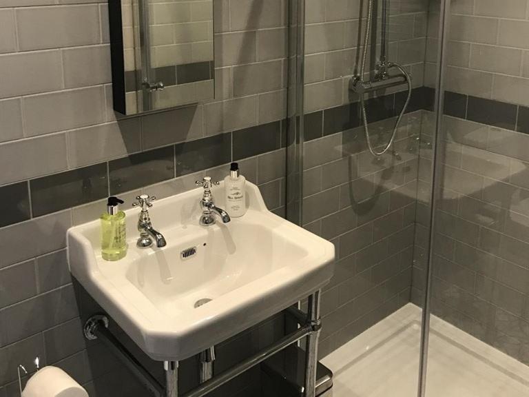 Отель No.16 Сихем Экстерьер фото A shower room