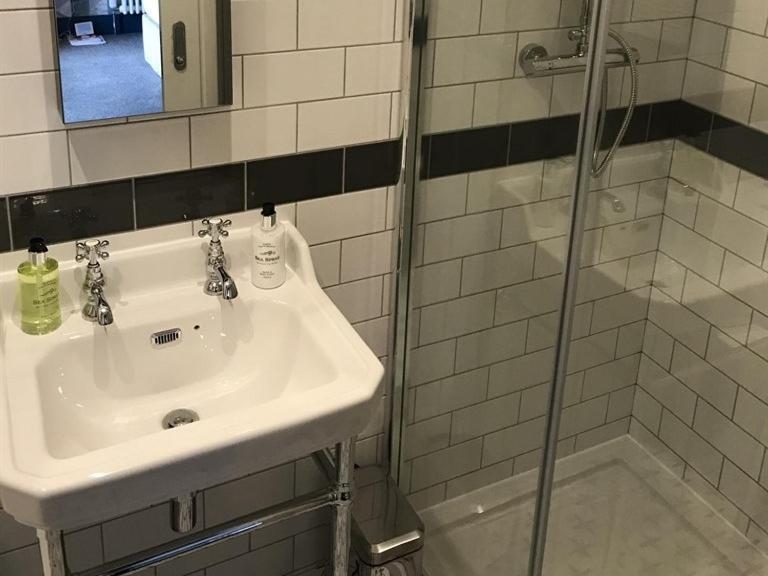 Отель No.16 Сихем Номер фото A shower cubicle